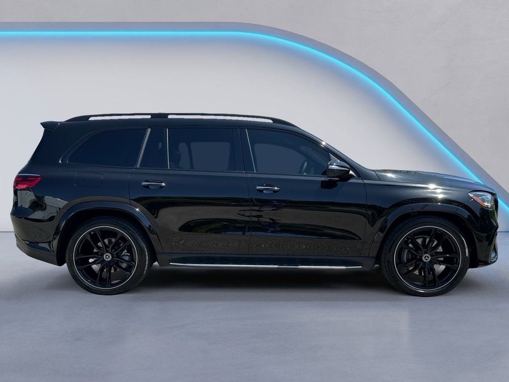 Vehicle image 4 of 39