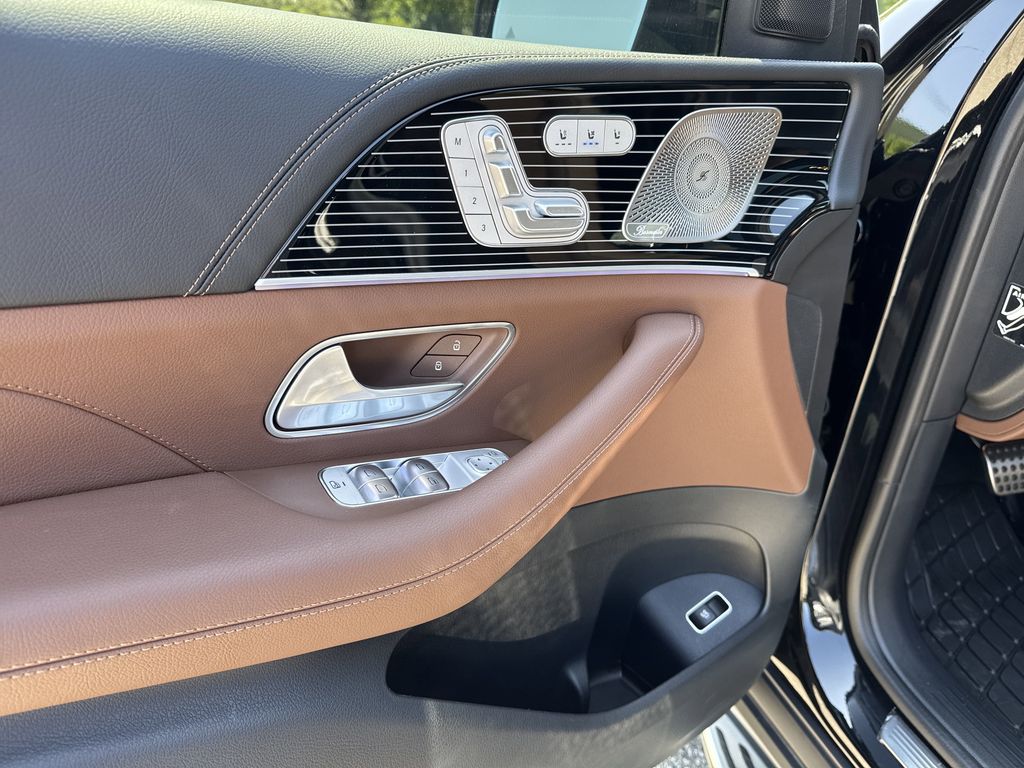 Vehicle image 28 of 39