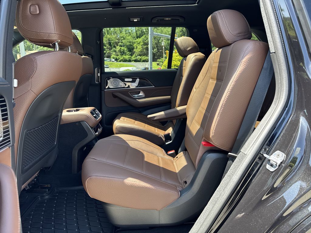 Vehicle image 17 of 39