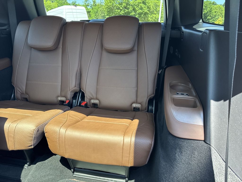 Vehicle image 11 of 39