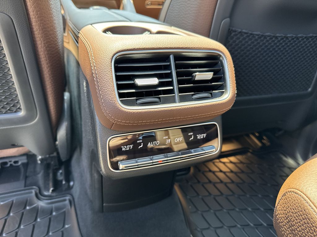 Vehicle image 29 of 39