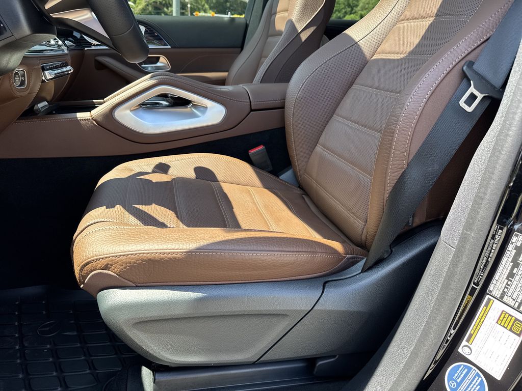 Vehicle image 16 of 39
