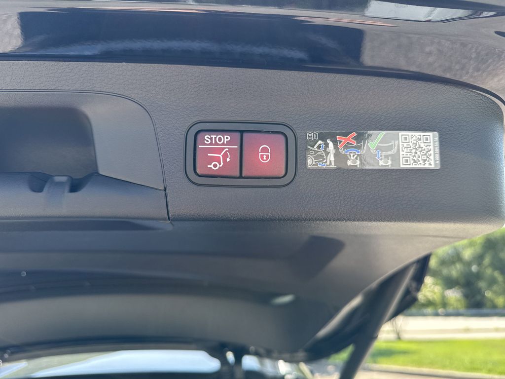 Vehicle image 34 of 39