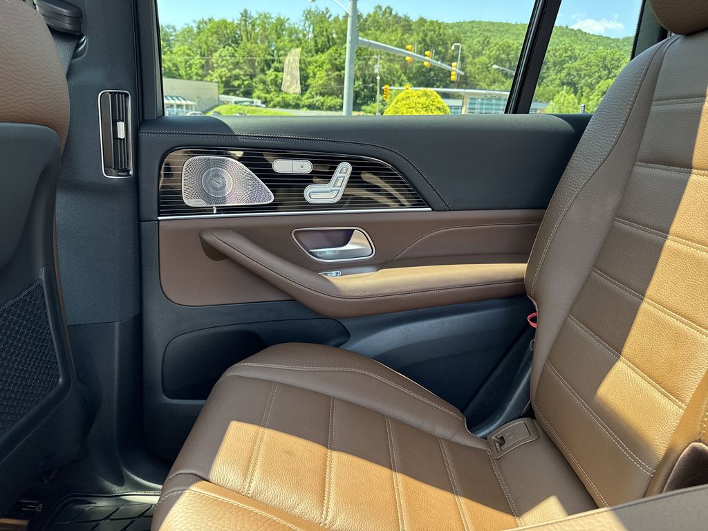 Vehicle image 18 of 39