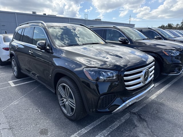 2025 Mercedes-Benz GLS 450 Image 2 of 4