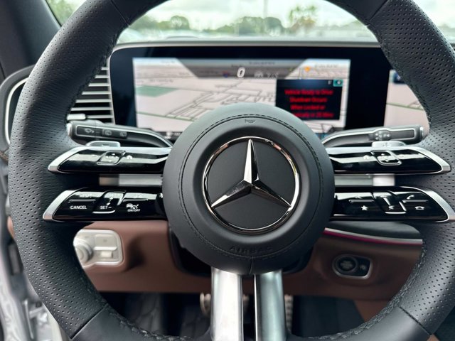 2025 Mercedes-Benz GLS 450 Image 16 of 36