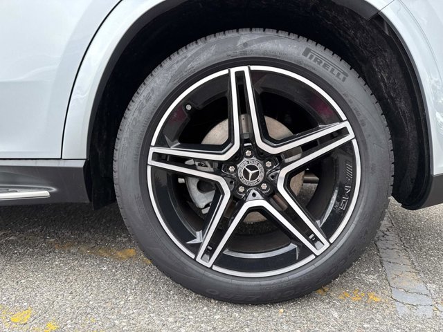 2025 Mercedes-Benz GLS 450 Image 8 of 36