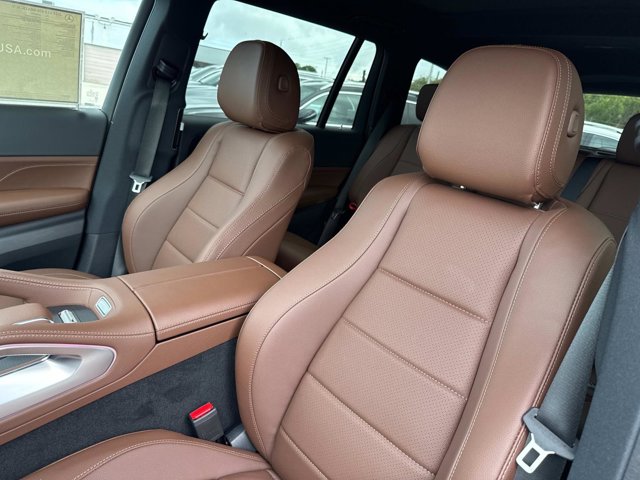 2025 Mercedes-Benz GLS 450 Image 12 of 36