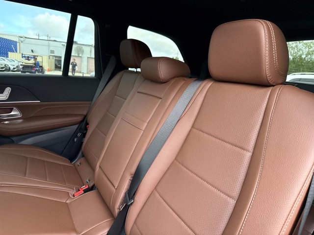 2025 Mercedes-Benz GLS 450 Image 10 of 36