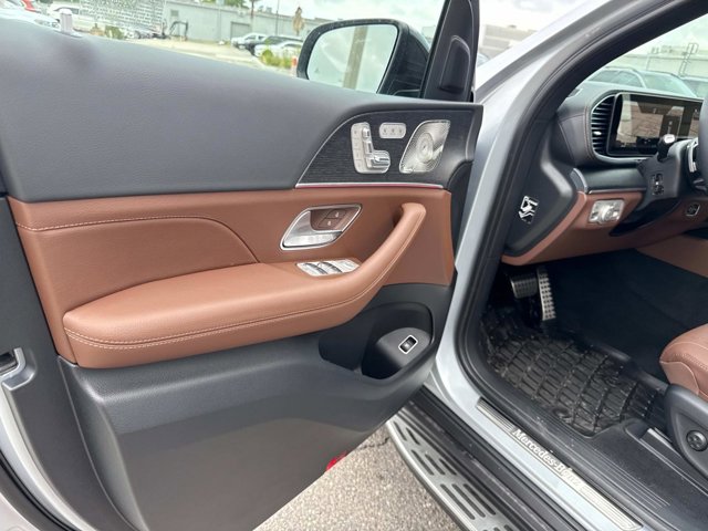 2025 Mercedes-Benz GLS 450 Image 15 of 36