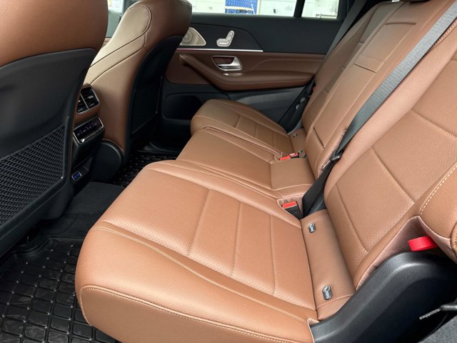2025 Mercedes-Benz GLS 450 Image 11 of 36