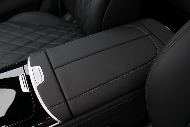 Vehicle image 31 of 37