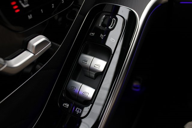 Vehicle image 24 of 37