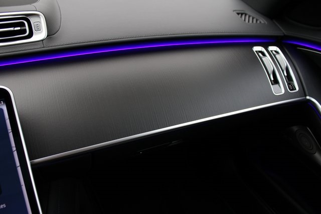 Vehicle image 33 of 37