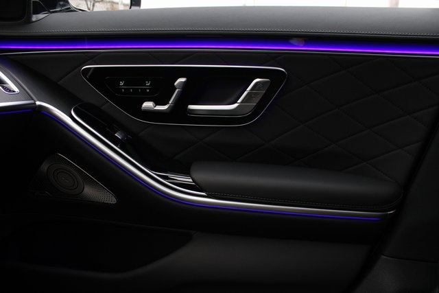 Vehicle image 32 of 37