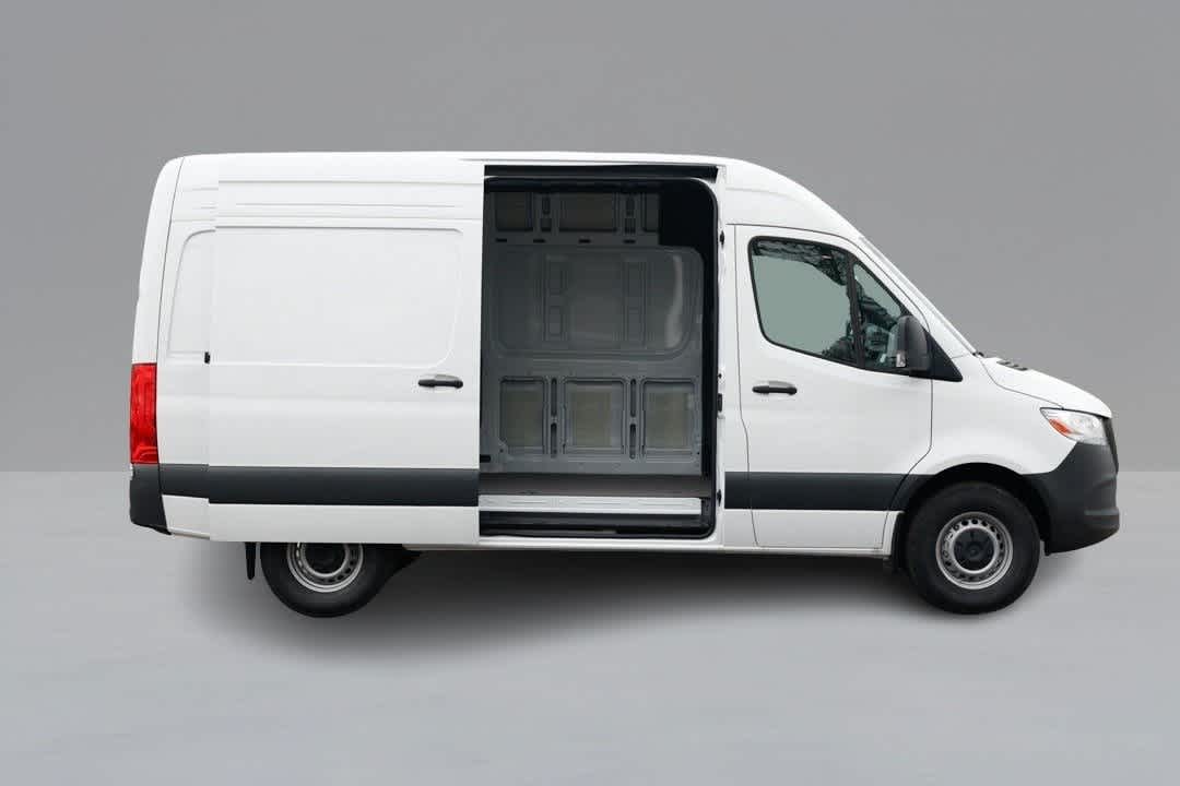 2025 Mercedes-Benz Sprinter Cargo Image 5 of 38
