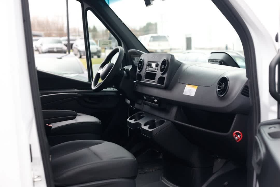 2025 Mercedes-Benz Sprinter Cargo Image 28 of 38