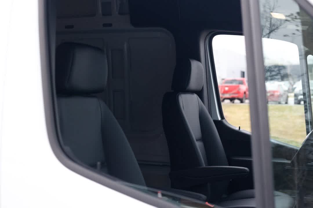 2025 Mercedes-Benz Sprinter Cargo Image 10 of 38