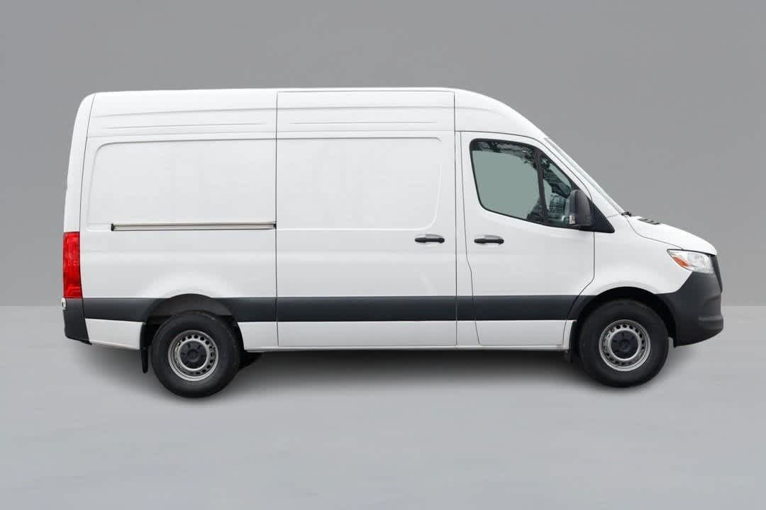 2025 Mercedes-Benz Sprinter Cargo Image 4 of 38