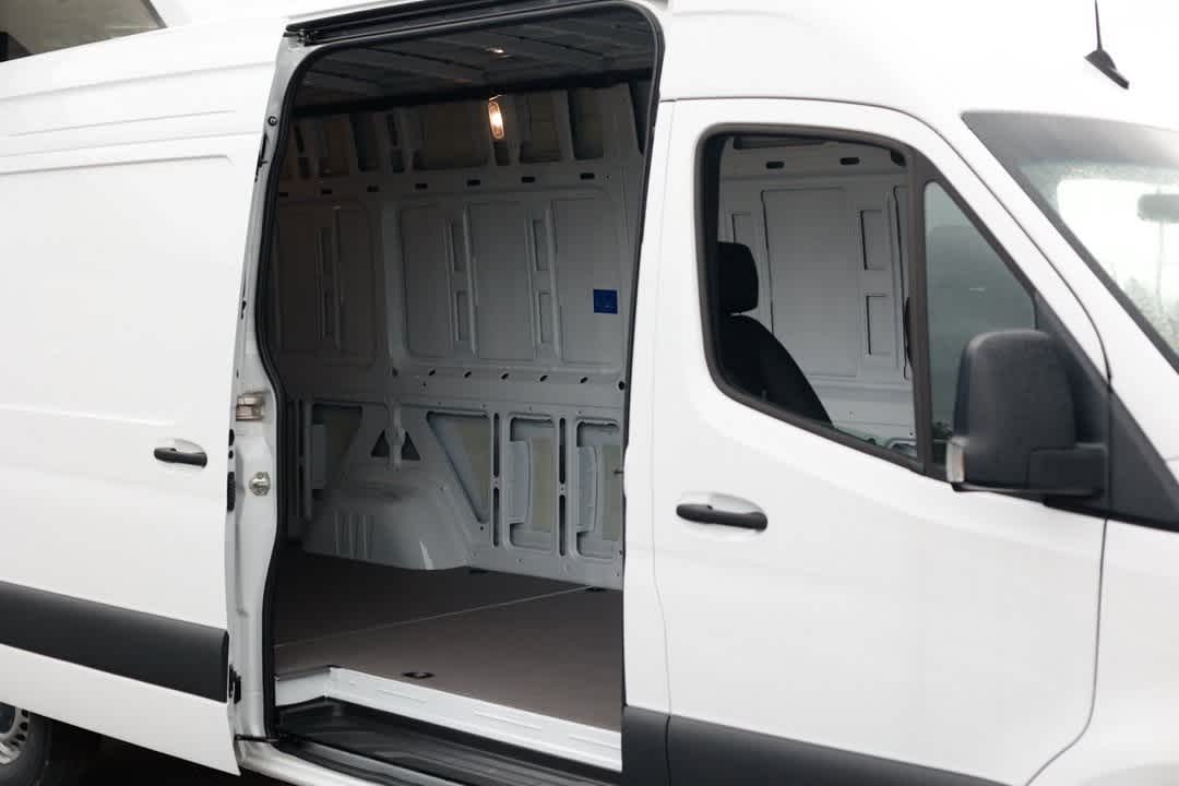 2025 Mercedes-Benz Sprinter Cargo Image 10 of 29