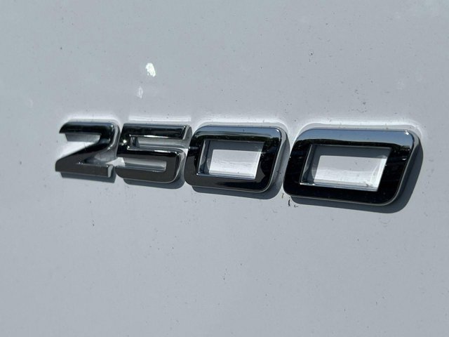 Vehicle image 26 of 32