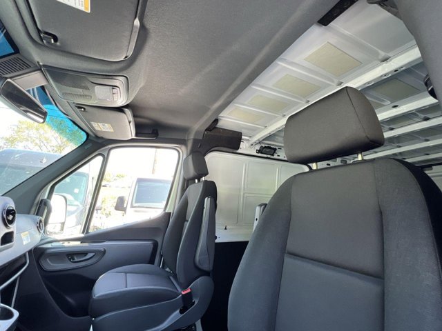 Vehicle image 19 of 32