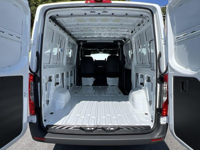 Vehicle image 23 of 32