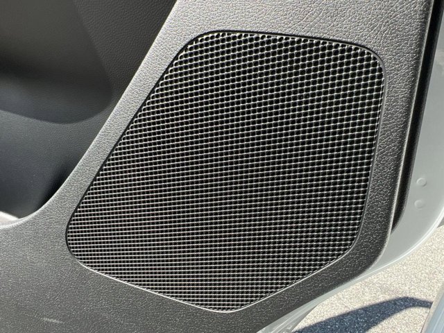 Vehicle image 30 of 32