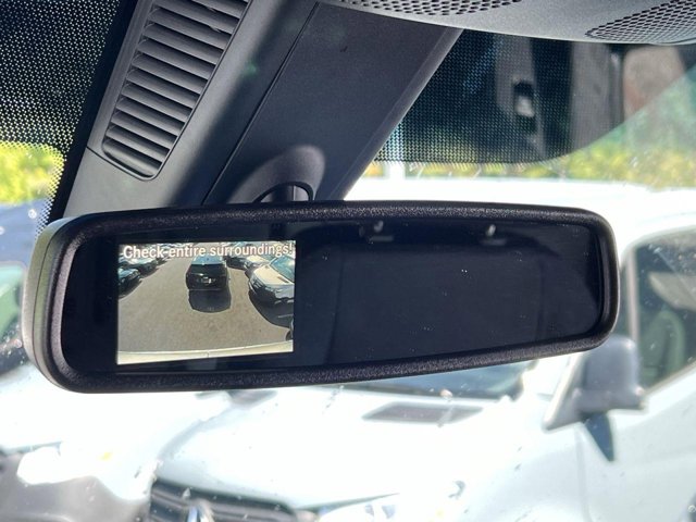 Vehicle image 14 of 32