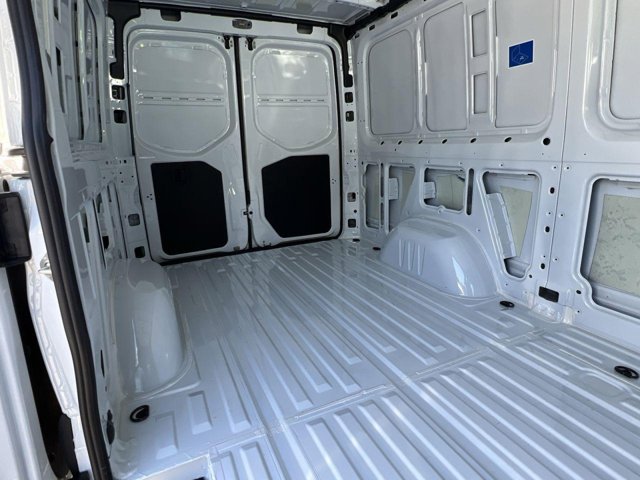 Vehicle image 21 of 32