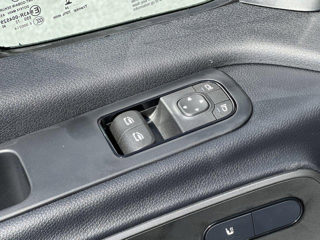 Vehicle image 10 of 32