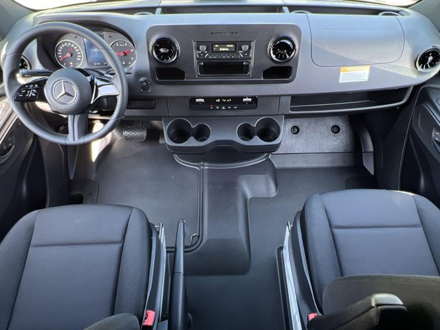 Vehicle image 18 of 32