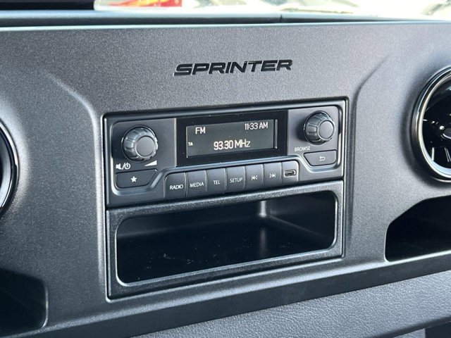 Vehicle image 13 of 32