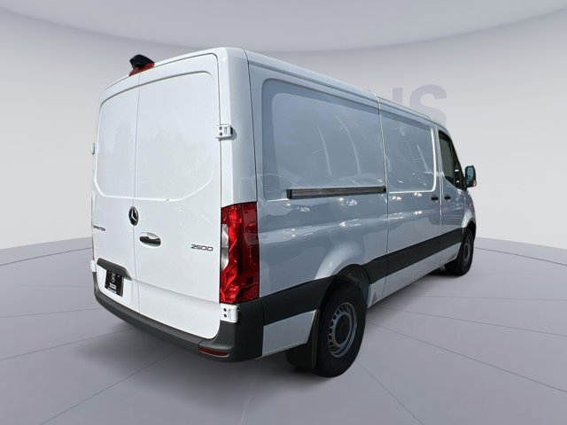 Vehicle image 4 of 32