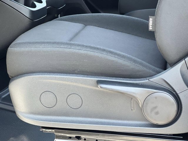 Vehicle image 9 of 32