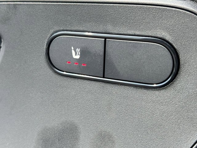 Vehicle image 29 of 32