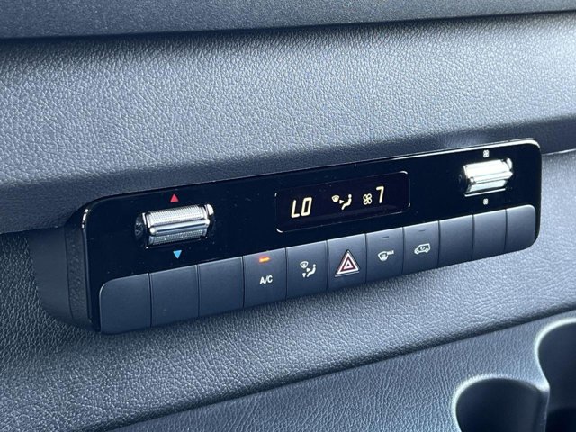 Vehicle image 16 of 32