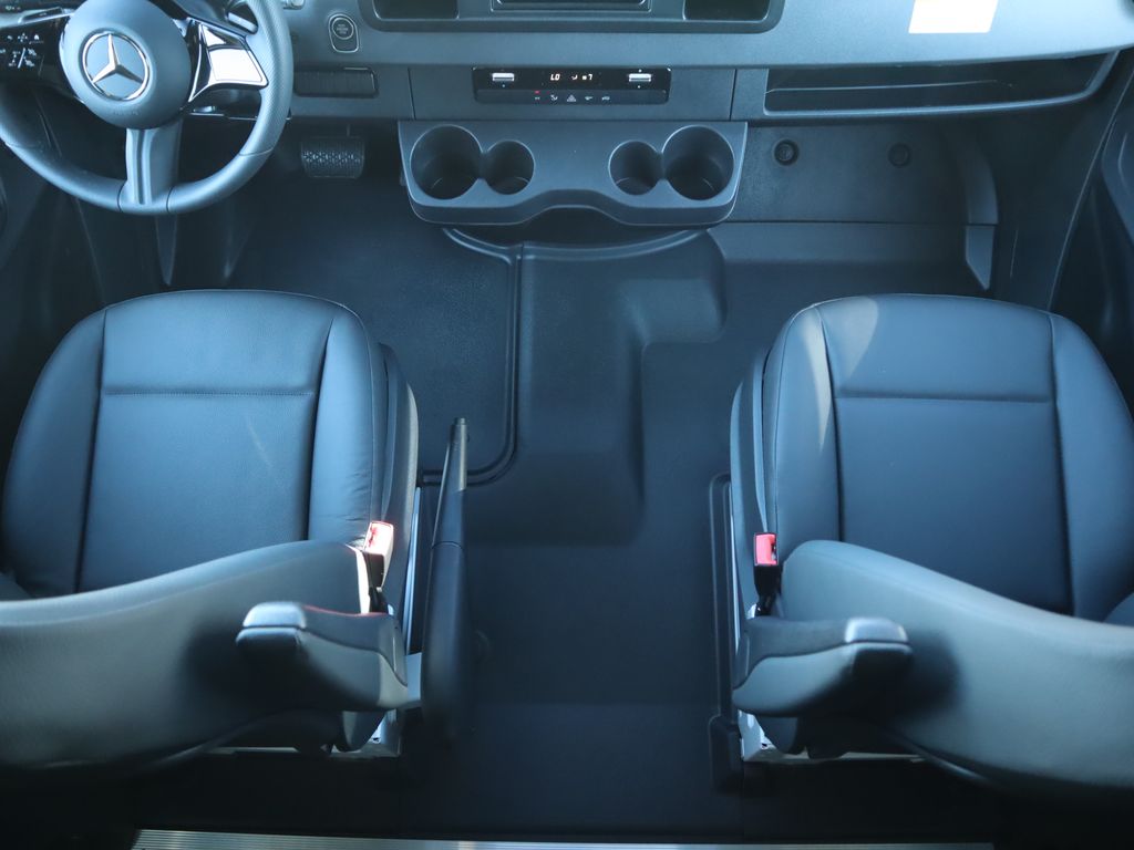 2025 Mercedes-Benz Sprinter Cargo Image 29 of 35