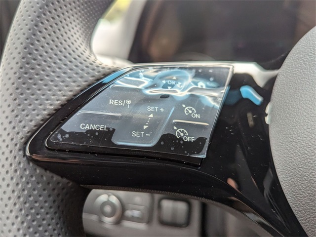 Vehicle image 13 of 19
