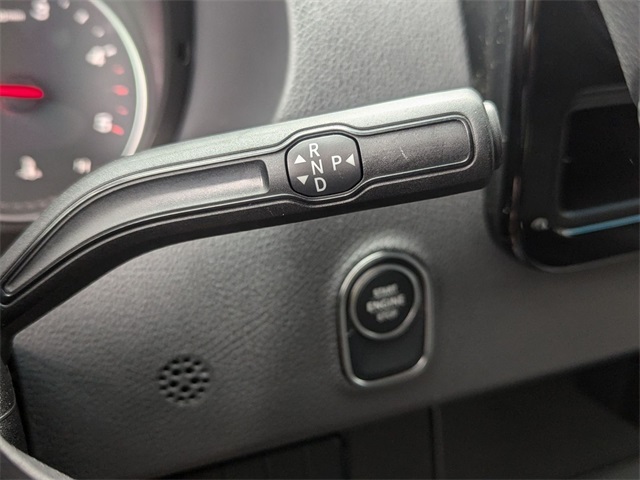 Vehicle image 10 of 19