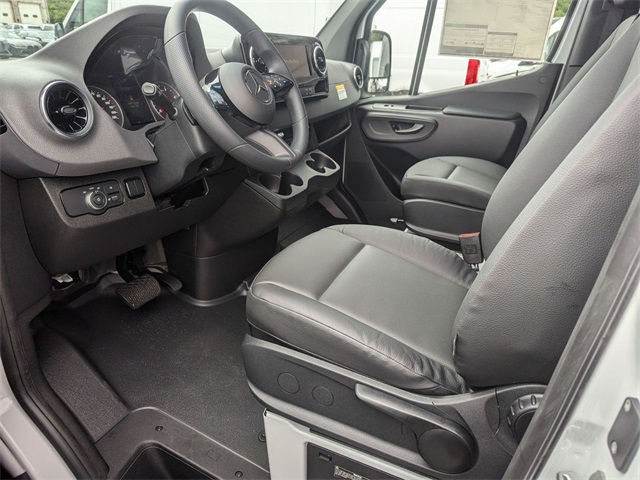 Vehicle image 9 of 19