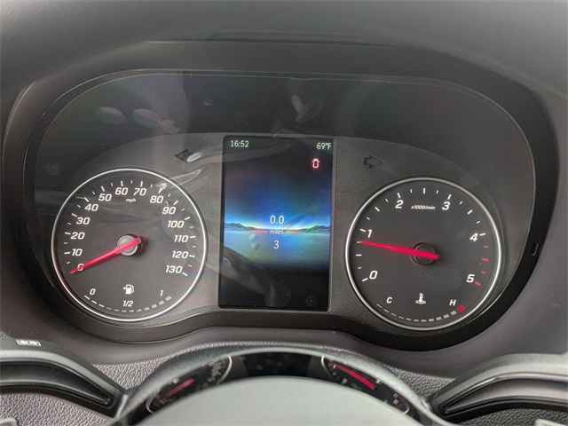 Vehicle image 15 of 19