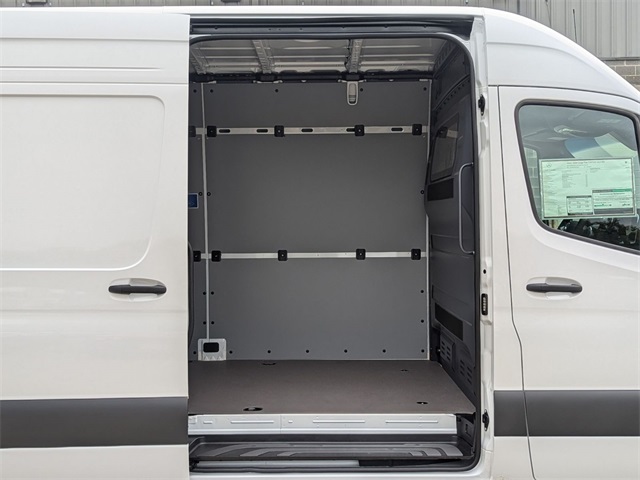 Vehicle image 16 of 19