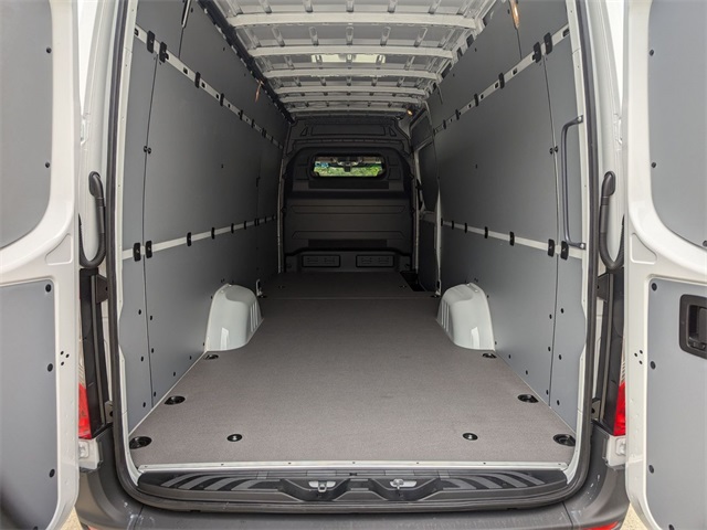 Vehicle image 17 of 19