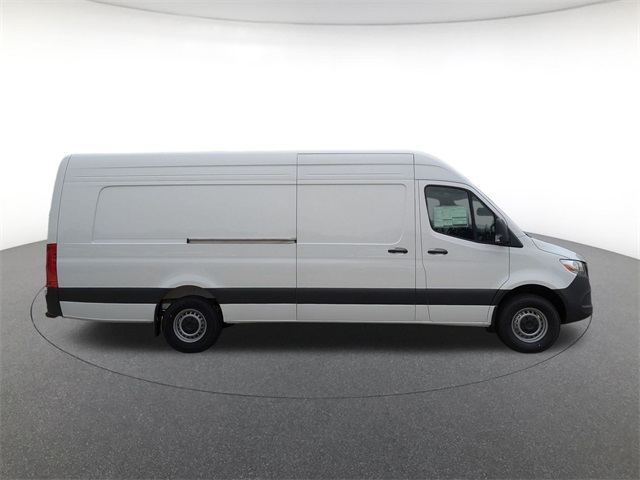 Vehicle image 4 of 19
