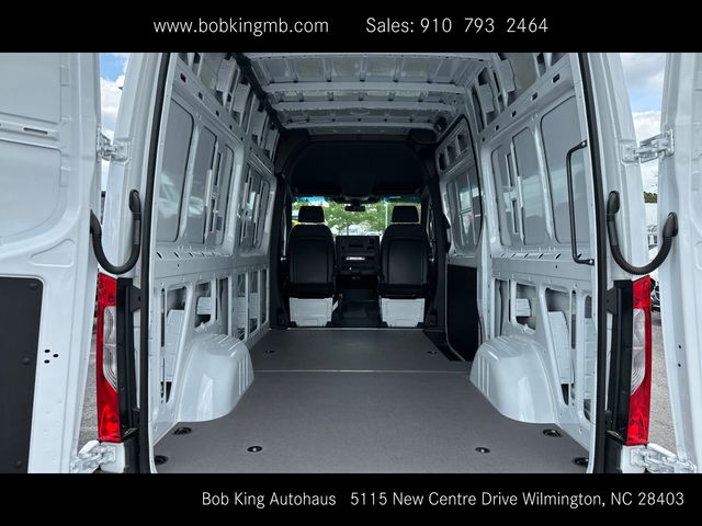 Vehicle image 41 of 44