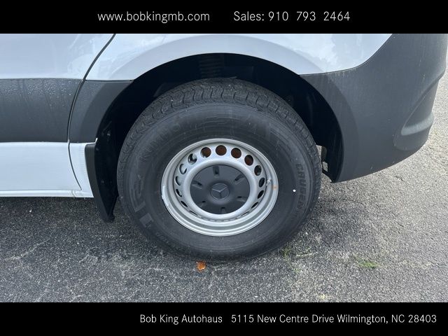 Vehicle image 15 of 44