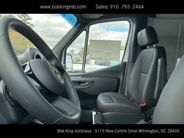 Vehicle image 21 of 44