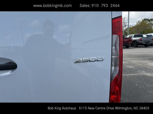 Vehicle image 13 of 44