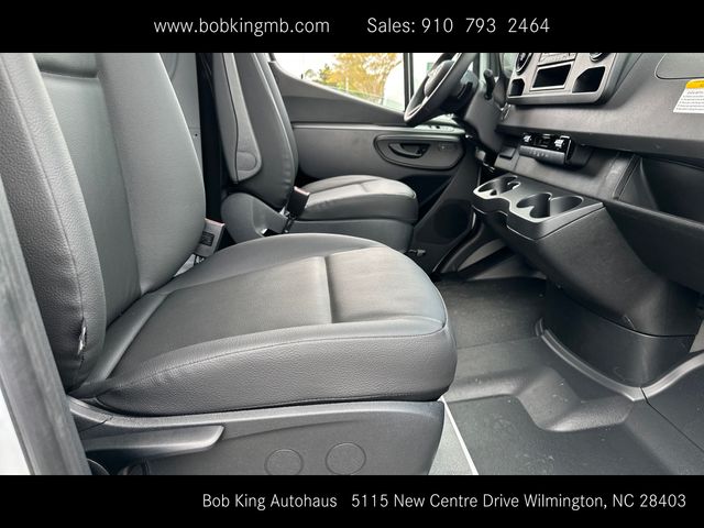Vehicle image 31 of 44